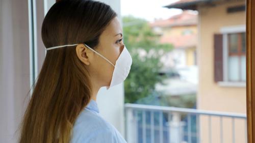 Die Isolations- und Maskenpflicht gehört nun endgültig der Vergangenheit an. Foto: shutterstock.com/Zigres