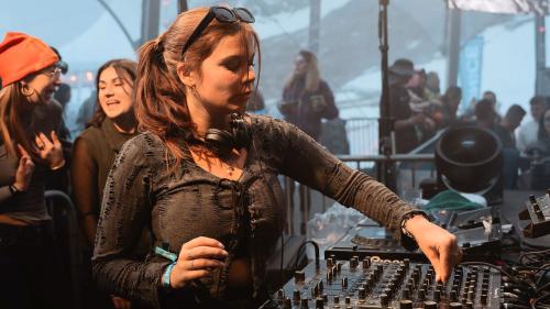 Flurina Guldimann legte beim SunIce Festival in St. Moritz auf. Foto: kajetan_sumila