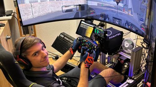 Gian Luca Palmisano es daspö l’an  passo part d’üna squedra dad e-sports per ir cuorsas cul auto (fotografia: Martin Camichel).