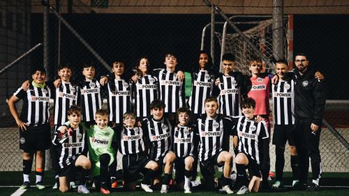 Due  C-Jugend des FC Celerina lwar freut sich über den Meistertitel. Foto: Agostina Schenone