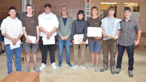 Von links: Brando Lussu, Ivan Bläsi, Lino Pua, Alessandro Forcella, Marius Balz, Robin Bläsi, Jannes Höbenreich und Remo Püntener. Foto: z. Vfg
