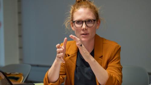 Selina Nicolay möchte sich als Gemeindepräsidentin von Bever unter anderem für bezahlbaren Wohnraum einsetzen. Foto Daniel Zaugg