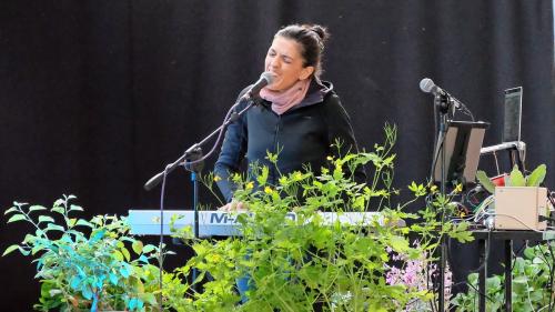 Die Musikerin Federica Gennai gab mithilfe eines Synthesizers ein «Pflanzenkonzert». Foto: Ruth Pola