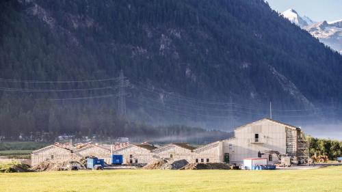 Vor einem Monat haben die Arbeiten für den Rückbau der Abwasserreinigungsanlage ARA Sax bei Bever begonnen. Fotos: Jon Duschletta
