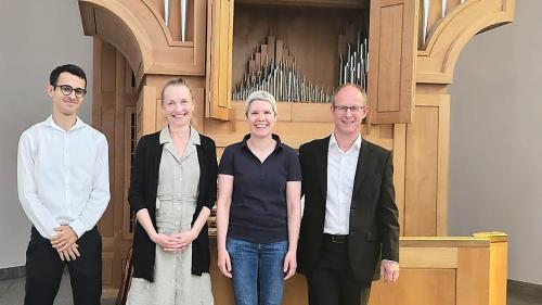 Von links: Lorenzo Distante (Organist), Marie-Ursula Kind (Pfarrerin), Jutta Kneule (Organistin) und Michele Montemurro (Organist und musikalischer Koordinator). Foto: z. Vfg