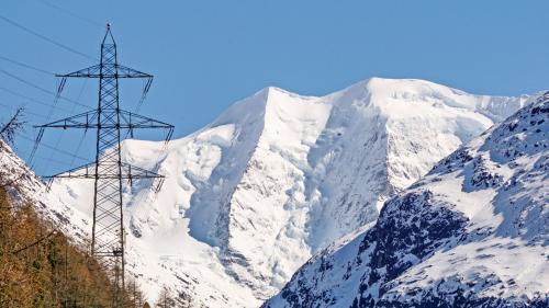 Nützen und schützen, dieser Gegensatz bildet den roten Faden durch die Vorlage zum Stromgesetz. Foto: Jon Duschletta