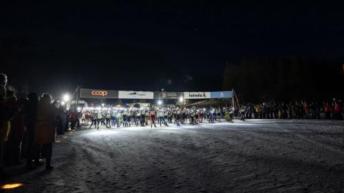 Für viele ein ganz besonderes Erlebnis, die 17 Kilometer lange Strecke von Sils nach Pontresina durch die Nacht zu laufen. Foto: Fabian Gattlen