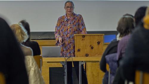 Gabriella Binkert Becchetti ha plaschair da la decisiun da la Drettüra superiura dal chantun Grischun a reguard il proget turistic La Sassa (fotografia: Michael Steiner). 
