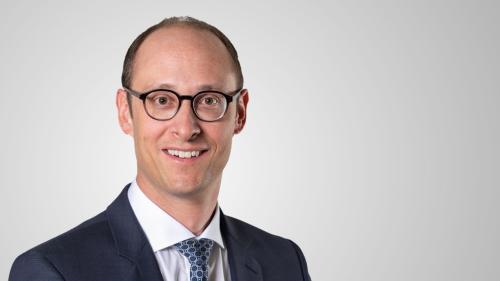 Il cusglier naziunal Martin Candinas s’ingascha a Berna per megabits e gigabits per las regiuns periferas e muntagnardas (fotografia: Parlamaint Svizzer).