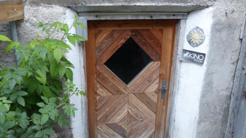 La porta dal Kino Tschlin nu dess restar serrada (fotografia: Flurin Andry)