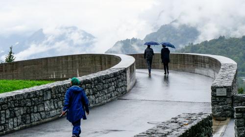 Die neue Brücke «Punt» als Verbindung zwischen den Fraktionen Bondo und Promontogno. Fotos: Jon Duschletta