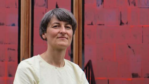 Esther Schena ha cun «visibel-invisibel» sia prüma aigna exposiziun illa Val Müstair (fotografia: Martin Camichel).