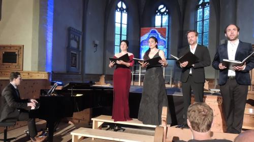 Il quintett cun Simon Bächinger (da schnestra), Sara Bigna Janett, Gianna Lunardi, Daniel Bentz e Chasper-Curo Mani (fotografia: Benedict Stecher).