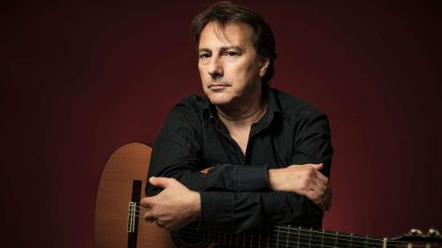 Pippo Pollina gastiert solo in Scuol. Foto: z.Vfg.