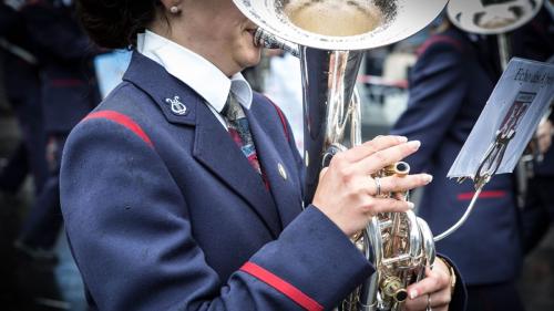 Las societats da musica das-chan darcheu sunar cumünaivelmaing (fotografia: Julie Masson).