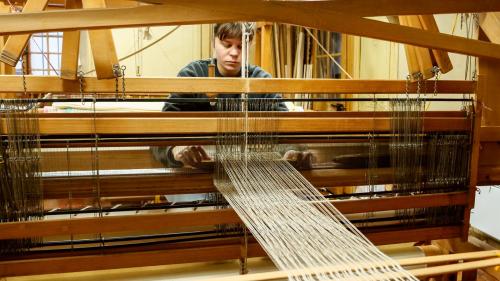 Die Zukunft der Angestellten der Handweberei Tessitura Valposchiavo ist dank dem Wechsel der Trägerschaft nun gesichert. Fotos: Jon Duschletta