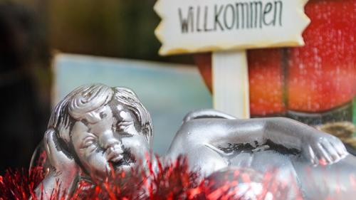 Brockenstuben laden hier wie dort zum Stöbern zwischen Trouvaillen und Krimskrams ein. Foto: Jon Duschletta