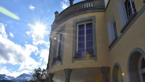 Las votantas e'ls votants da Scuol han muossà saninclet ed ün vast orizont a regurad l'avegnir da l'Institut Otalpin Ftan (fotografia: Nicolo Bass).