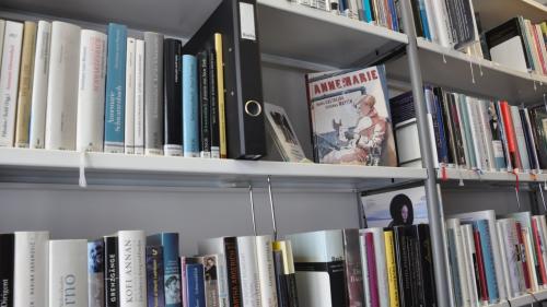 Die Bibliotheken haben ihr Angebot ausgebaut und erweitern es ständig. Auch wenn die digitalen Medien zulegen, bleibt das klassische Buch weiterhin gefragt.                     Foto: Marie-Claire Jur