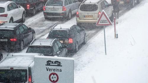 Stagiun ota al tren d’autos Vereina: Las prosmas fins d’eivna s’haja da far quint cun uras d’aspet fin a duos uras – e quai a Selfranga sco eir a Sagliains (fotografia: Olivia Aebli-Item).