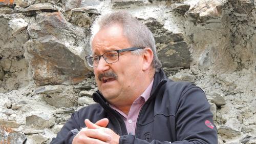 Davo 40 ons illa politica cumünala nu’s metta Victor Peer plü a disposiziun per ün’ulteriura perioda d’uffizi sco capo cumünal da Valsot. fotografia: Benedict Stecher