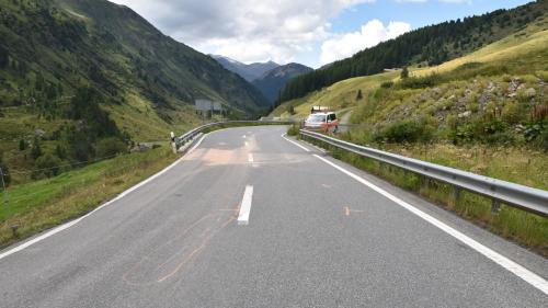 Übersichtsaufnahme der Flüelapassstrasse der Richtung Davos (Foto: Kantonspolizei Graubünden).