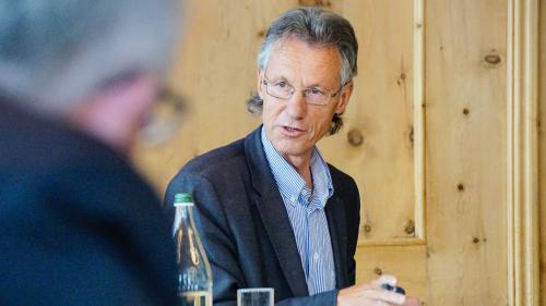 Der Celeriner Gemeindepräsident Christian Brantschen stellt sich für seine insgesamt sechste Legislatur zur Wahl. Er bleibt ohne Gegenkandidaten. 				
Foto: Jon Duschletta