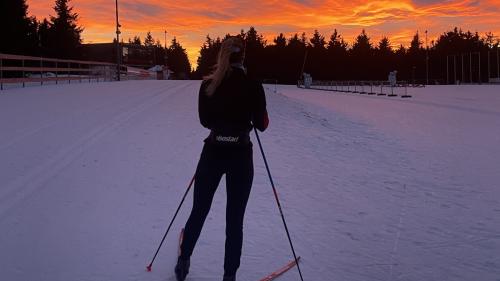 Das zweite Mal auf Langlaufski in diesem Winter hat sich auf jeden Fall gelohnt. Ich wurde wohl zur Schönwetter-Sportlerin … Foto: Z. Vfg.