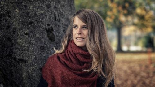 La poetessa putera Jessica Zuan vegn undreda cul Premi grischun da litteraura 2024 (fotografia: Mayk Wendt).