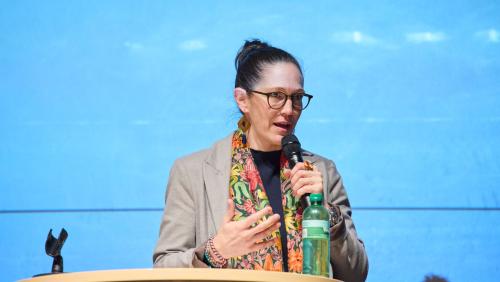 «La fuorma d’organisaziun cha nus vaivans tschernieu per la SGO nu d’eira cunvgnaivla», ho dit Nora Saratz Cazin a Puntraschigna. Perque propuonan ella e las ulteriuras persunas respunseblas da fundar la Sanadura (fotografia: Michael Steiner).