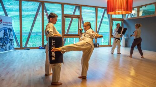 Die Erwachsenen trainieren gezielt Kondition, Schlagtechniken und Kraft. Dieses Training erfordert Disziplin. 
Foto: Valentina Baumann