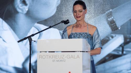 Karolina Frischkopf an der Rotkreuz-Gala in St. Moritz. Foto: Schweizerisches Rotes Kreuz