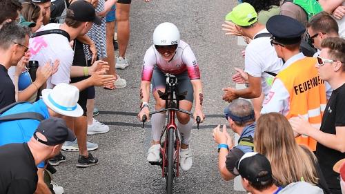  Die Challenge Roth geht über eine Distanz von 3,8 Kilometer Schwimmen, 180 Kilometer Radfahren und dem abschliessenden Marathon. Fotos: z. Vfg