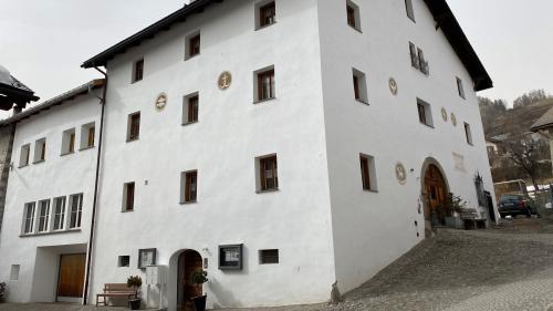 La corporaziun evangelica Scuol-Tarasp ha tscherchà üna nouva predichanta o ün nouv ravarenda (fotografia: Andri Netzer).