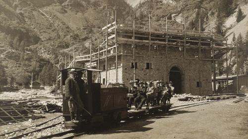 Historische Aufnahmen aus dem Jubiläumsbuch der Repower AG. Fotos: Repower AG