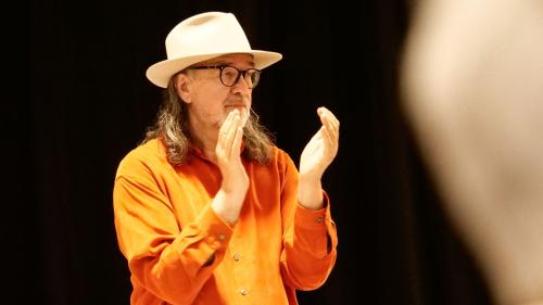 Scuol Classics mit Dirigent Urs Leonhardt Steiner, dem Golden Gate Symphony Orchestra, Cinzia Regensburger, Nina Mayer, Solisten und dem grossen gemischten Chor. Fotos: Jon Duschletta 