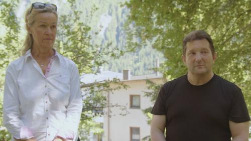 Marion Ammann less «provar da far bun la dolur cha Adam Quadroni ha subi», sco ch’ella ha declerà in venderdi passà davo l’inchant a Scuol (Screenschot SRF).