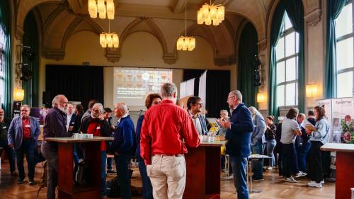 Einblick in die Fachtagung «Re.Think Building – Umbau statt Neubau». Organisiert hatten die Tagung der Fachverband Baubioswiss und der Interessenverband «Natureplus». Fotos: Jon Duschletta