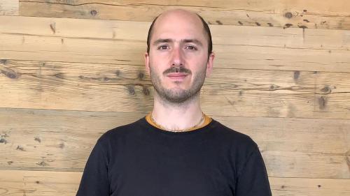 Andri Margadant da Puntraschigna viva daspö 22 ans cun ün «disturbi schizoaffectiv». Seis pü grand giavüsch es da viver üna vita equilibreda (fotografia: mad).