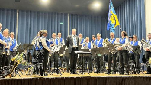 Das Jahreskonzert war eine Reise durch Emotionen, Traditionen und beeindruckende Klangwelten. Foto: Not Janett