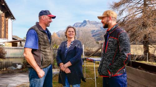 Familienbetrieb Coretti mit, von links: Gian, Catherine und Adriano Coretti. Fotos: Jon Duschletta