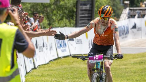 Fadri Barandun fährt beim Cape Epic auf den 14. Rang.      Archivfoto: Daniel Zaugg