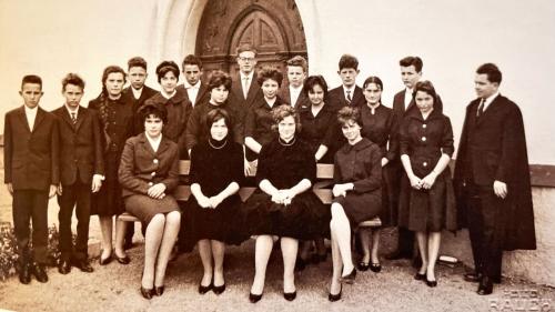 Die Konfirmationsklasse von Scuol 1960. Foto: Privatsammlung Duri Gaudenz