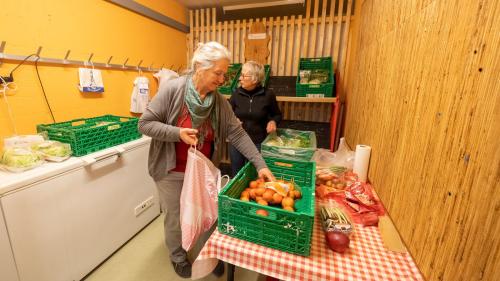 Sortieren des Obstes und des Gemüses.    Foto: Daniel Zaugg