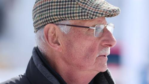 Miro Weiss nimmt den Hut. Foto: Christian Mettler