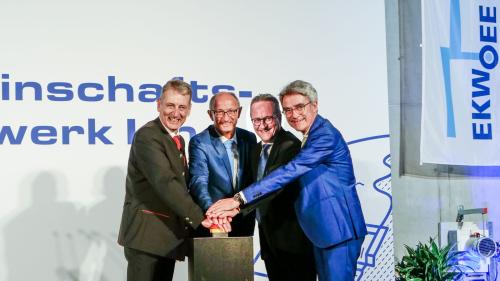 Inbetriebnahme des GKI (von links): Erich Entstrasser (Tiwag), Landeshauptmann Anton Mattle, Ständerat Martin Schmid (Präsident EKW AG) und Regierungsrat Mario Cavigelli. Foto: Jon Duschletta
