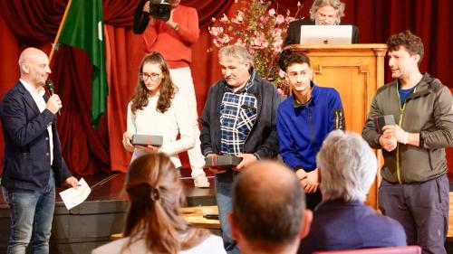 Grenzüberschreitender Erfahrungsaustausch mit, v.l.: Moderator Stefano Barbusca, Martina Pomoni, Giorgio Pini, Daniele Salice und William Pedroni. Fotos: Jon Duschletta 