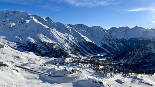 Frühestens am Freitagabend ist die Berninastrasse wieder befahrbar. Foto: Fadrina Hofmann