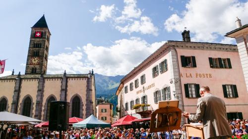 Poschiavo feierte den Wakkerpreis mit einem Volksfest, mit Musik und Gesprächen, mit einer Tavolata, mit offenen Häusern, Ausstellungen und Museen, thematischen Führungen und vielen zufriedenen Gästen. Fotos: Jon Duschletta