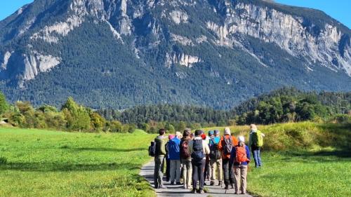 Bei herrlichem Herbstwetter haben rund 140 Teilnehmerinnen und Teilnehmer die Umgebung von Chur unter die Füsse genommen. 
Foto: Wanderwege Graubünden